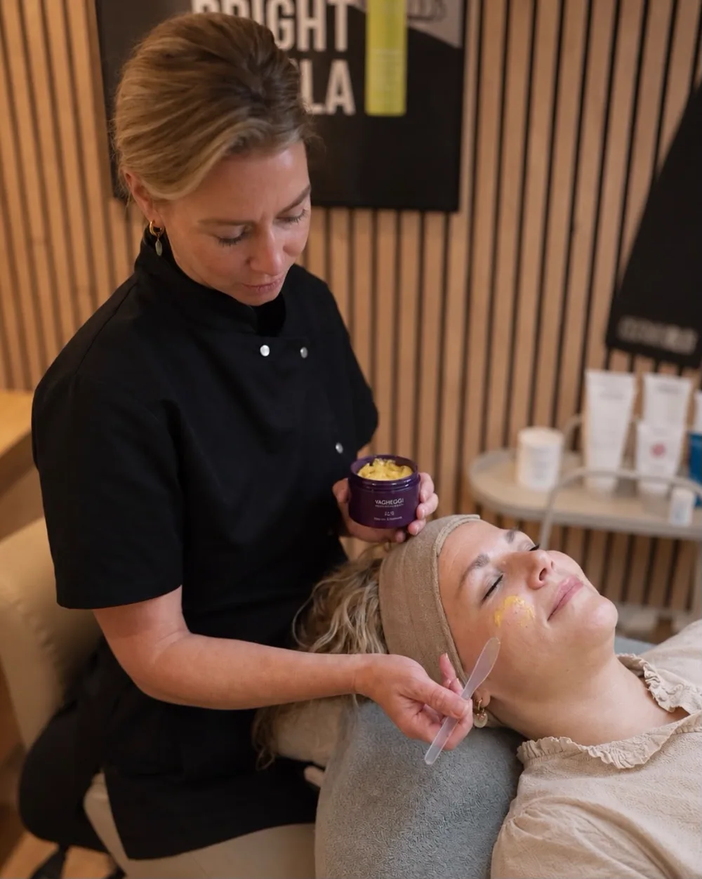 75.25 Lifting Treatment bij Hello Beauty